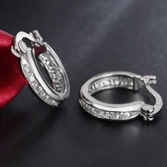 The Classic Dainty Hoop in 925 silver - Picture 9 of 9